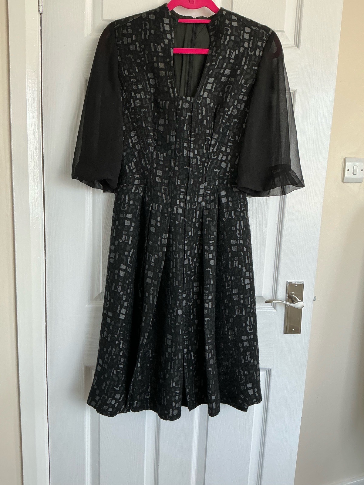 Jaeger London Talitha Jacquard Dress – Smoke / Silver & Black