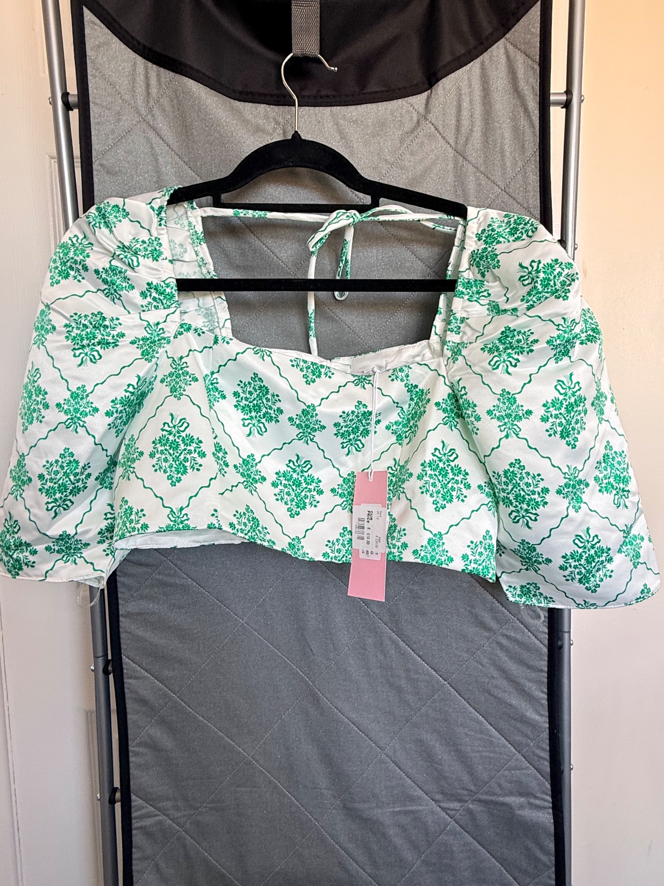 Green & White Floral puff sleeve crop top