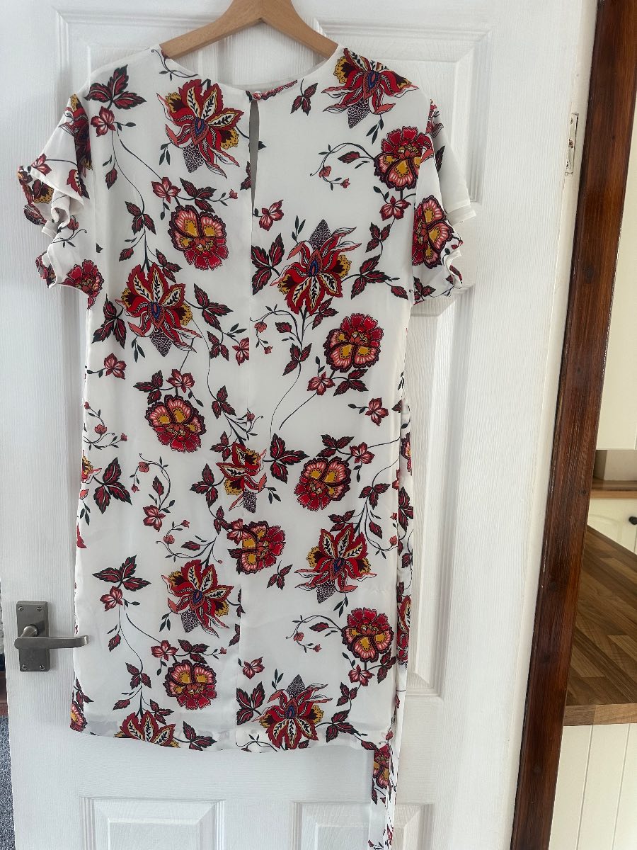 Dress smart floaty style with tie belt waist