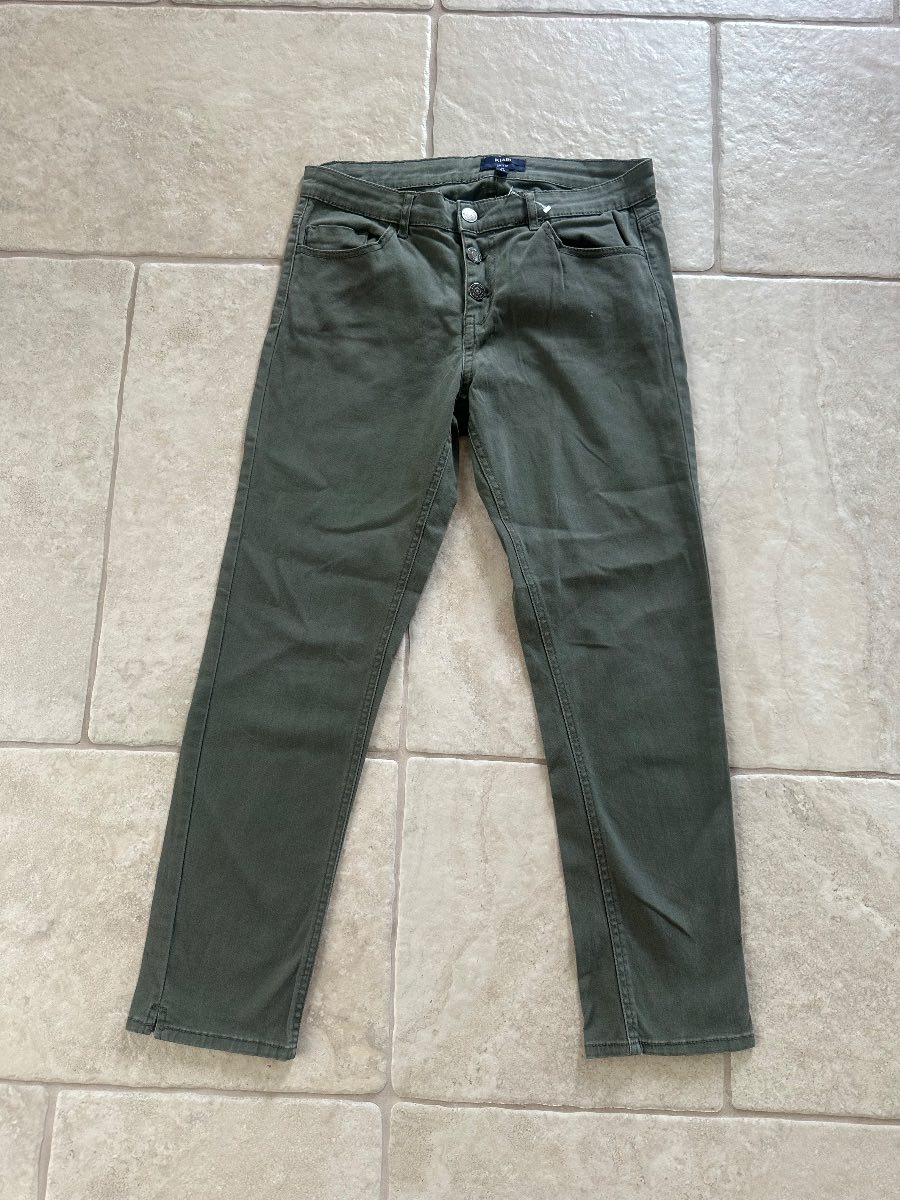 Cropped khaki trousers