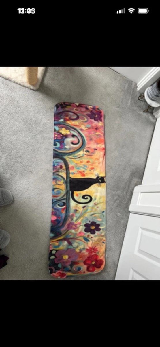 Beautiful mat with cat detailing
