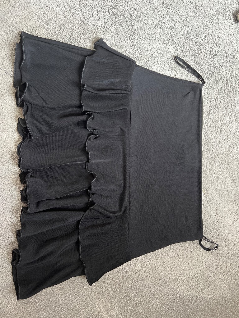 Short black rara skirt