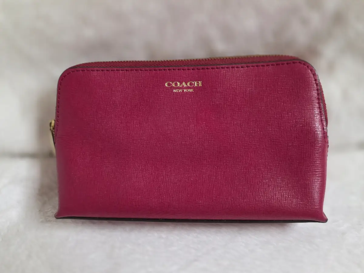 Coach Leather Cosmetics Makeup Bag Pouch Red Zip CaseCoach Leather Cosmetics Makeup Bag Pouch Red Zi