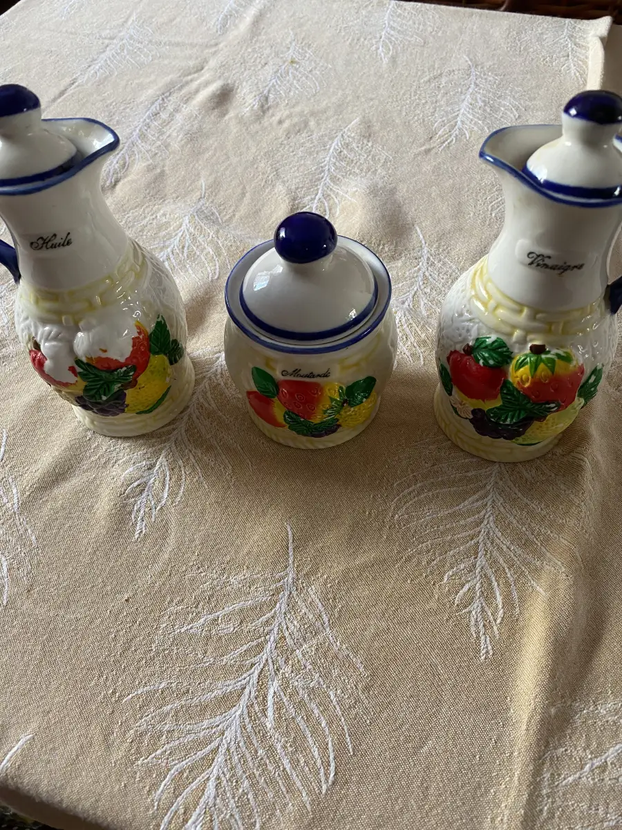 Oil vinegar salt jug