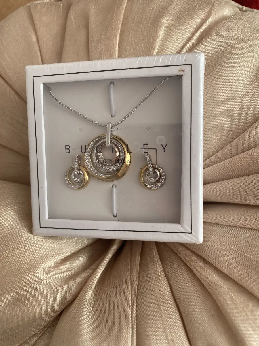 Buckley jewellery set