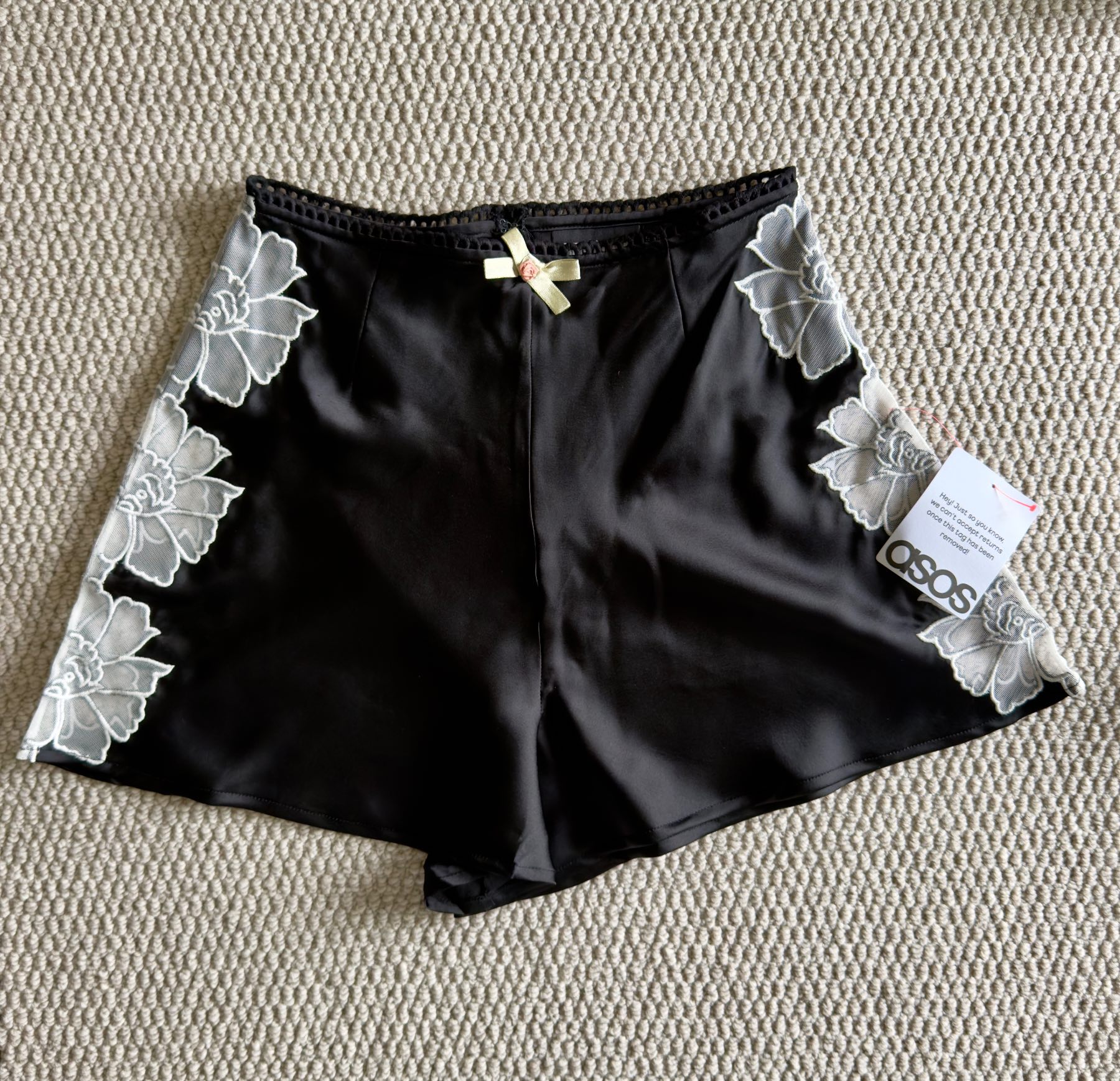 Reclaimed Vintage Black Satin Floral Lace Shorts – Size 6 – BNWT