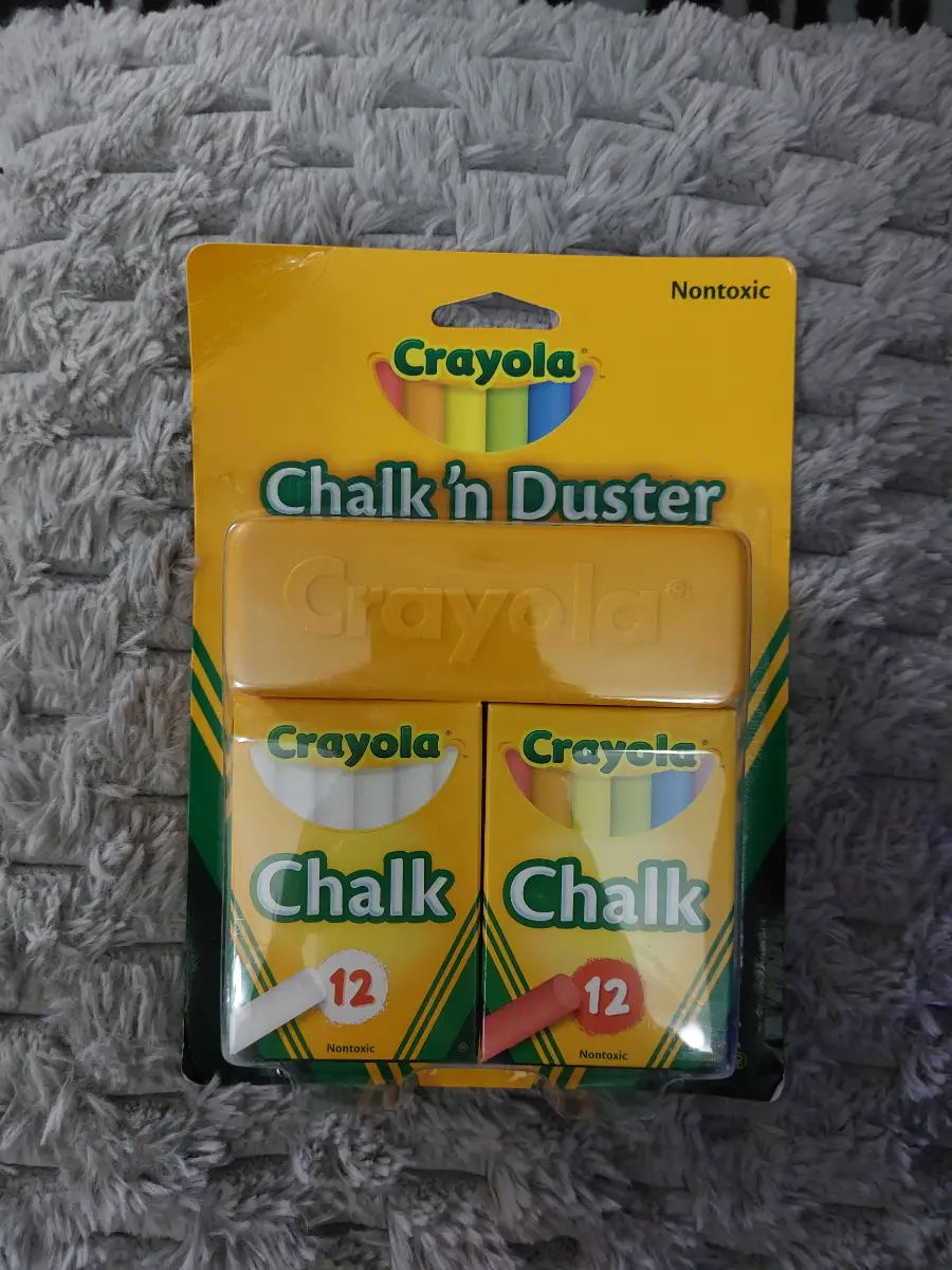 Crayola Chalk Duster 12 White Chalk 12 Coloured Chalk & Duster Brand New Sealed