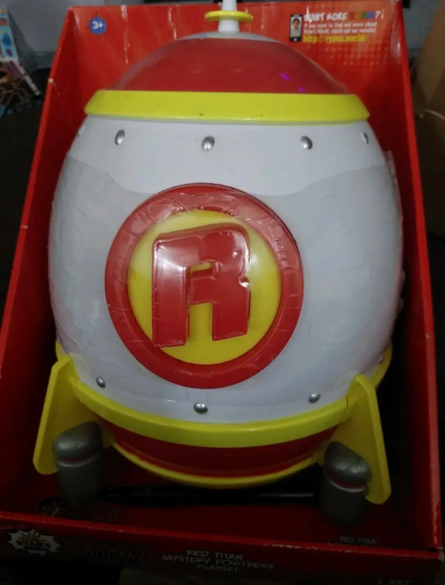 Nickelodeon  Ryans World Red Titan Mystery Fortress Loads of surprises