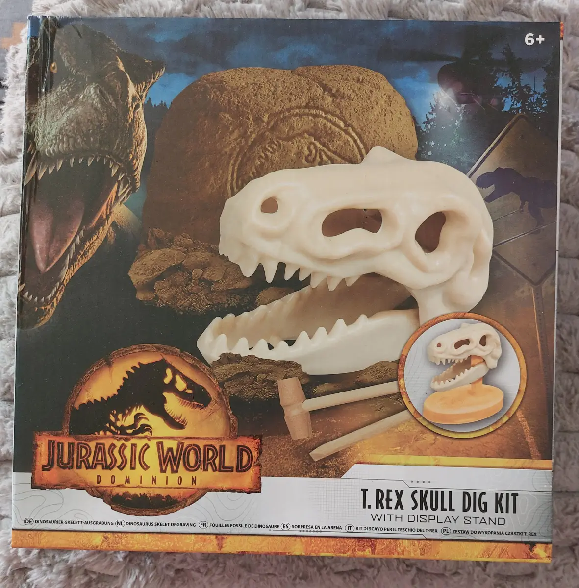 Universal Jurassic World T. RDC Skull Dig Kit with Display Stand Brand New Boxed
