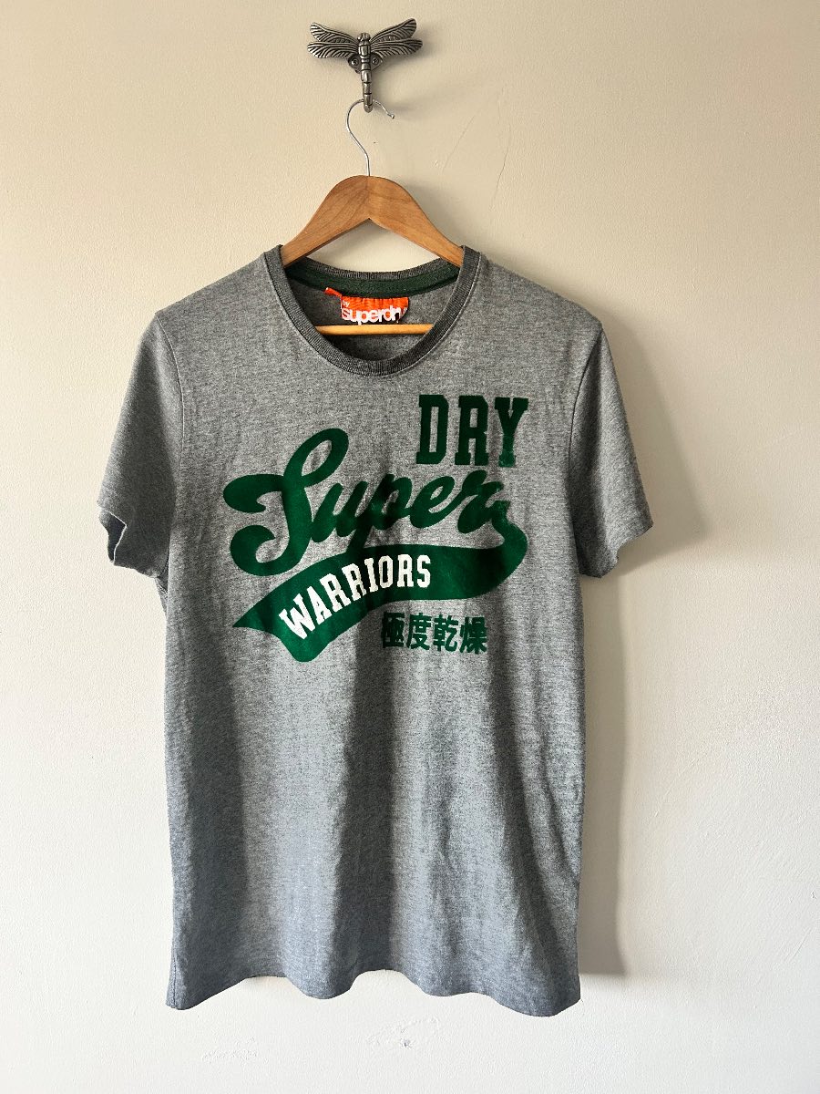 Superdry Warriors Vintage Grey Graphic T-Shirt – Men’s L Varsity No.43 Tee