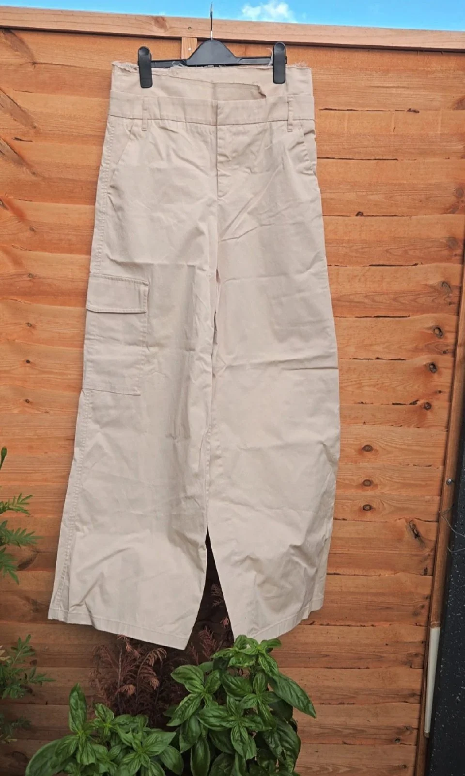 Zara Beige Wide-Leg Cargo Trousers – Size M (UK 10–12)