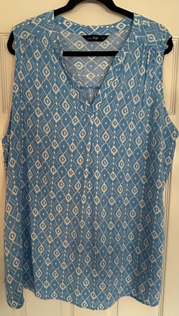 Ladies Sleeveless Blue & White Patterned V-Neck Top by F&F Size 22