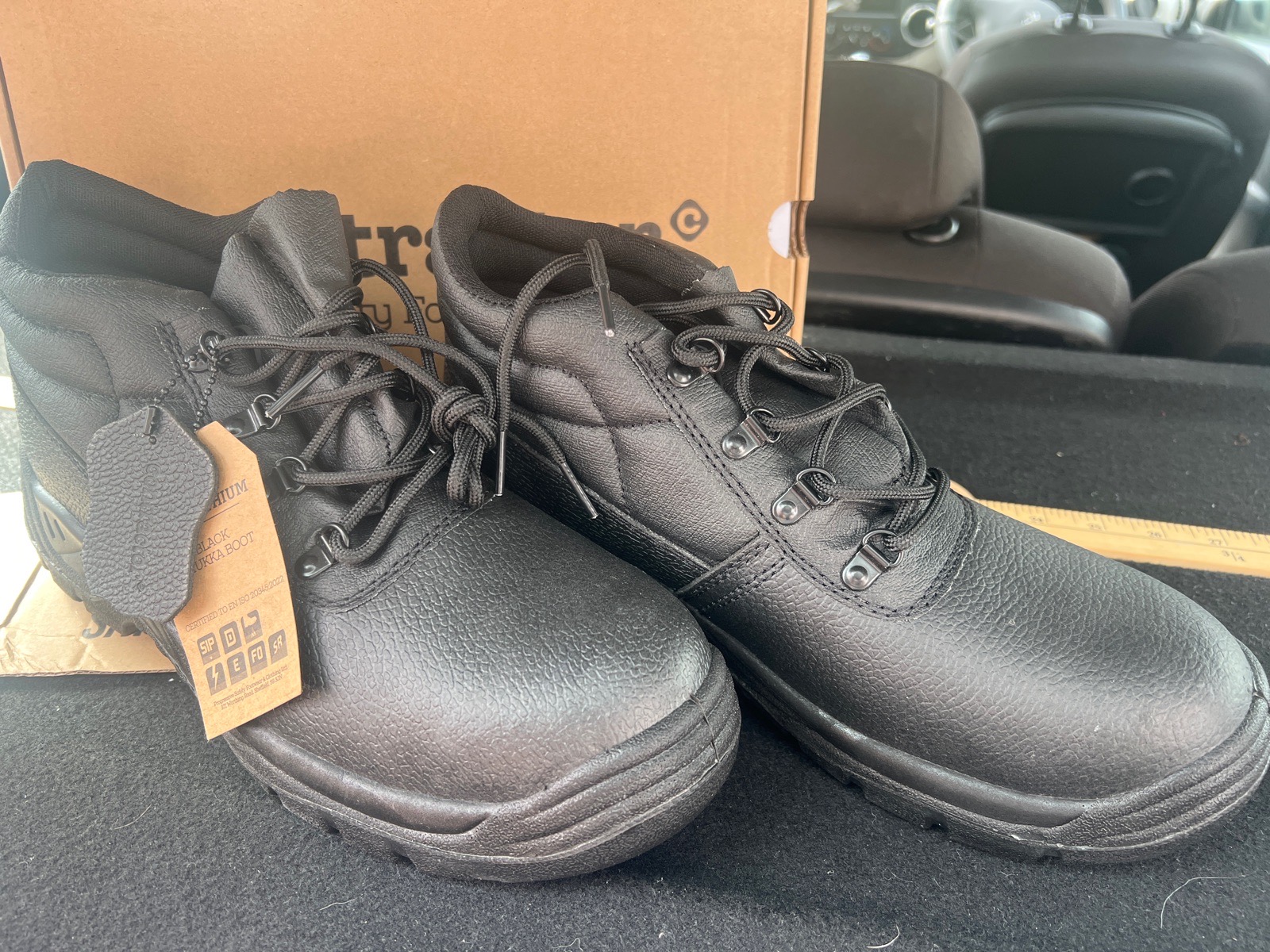 Work boots size 10 leather lithium chukka by contractor