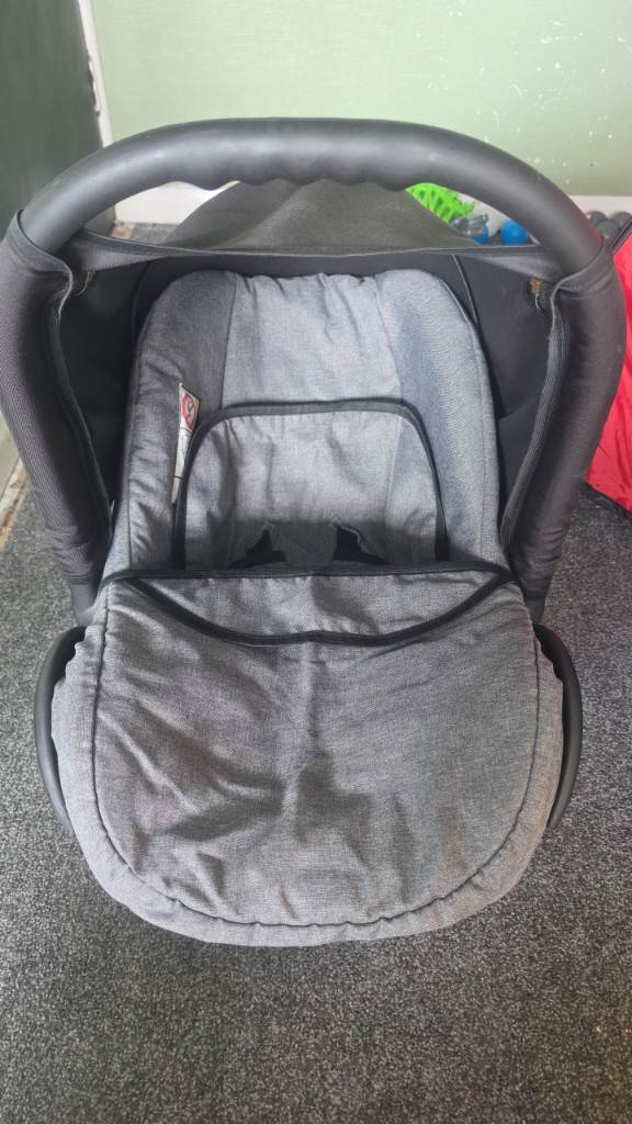 Baby carrier/car seat
