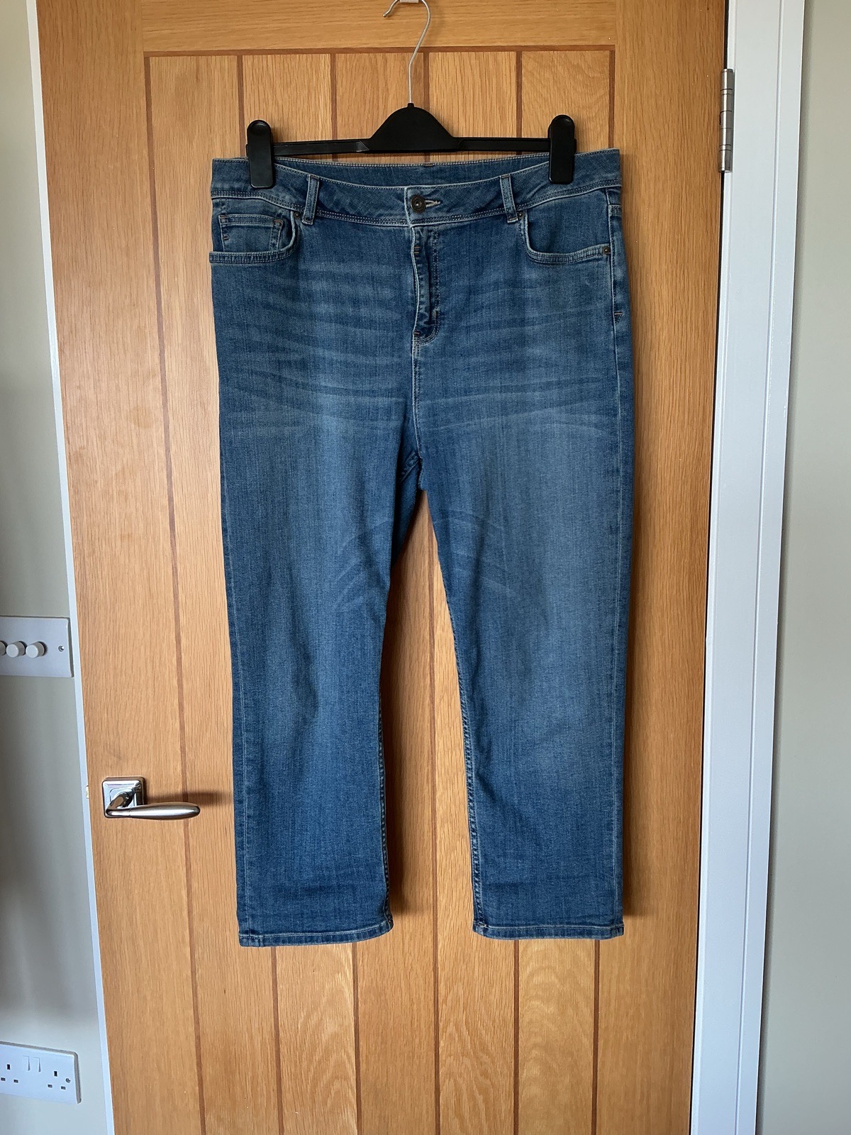 Pair of Blue Cropped Jeans From Mantaray Size 16 Excellent Condition