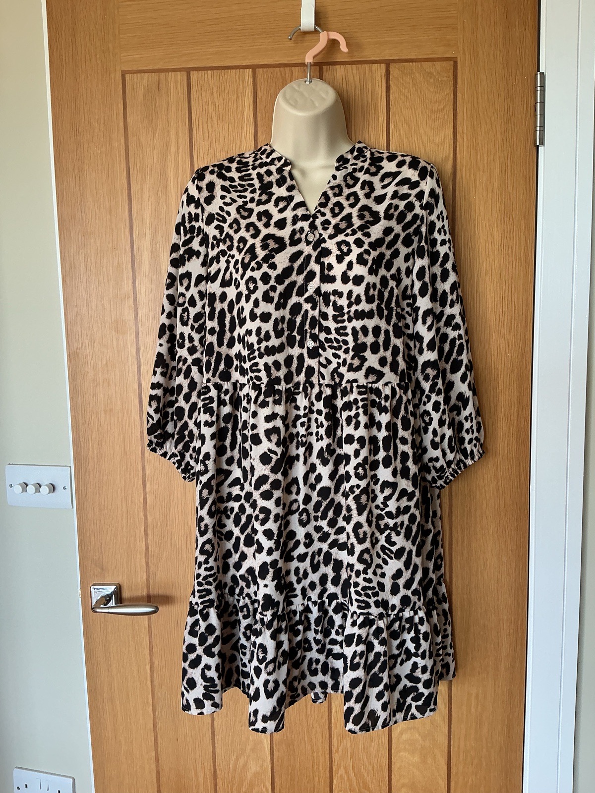 Beautiful Knee Length 3/4 Sleeve Animal Print Dress Size 12 In Perfect Cond