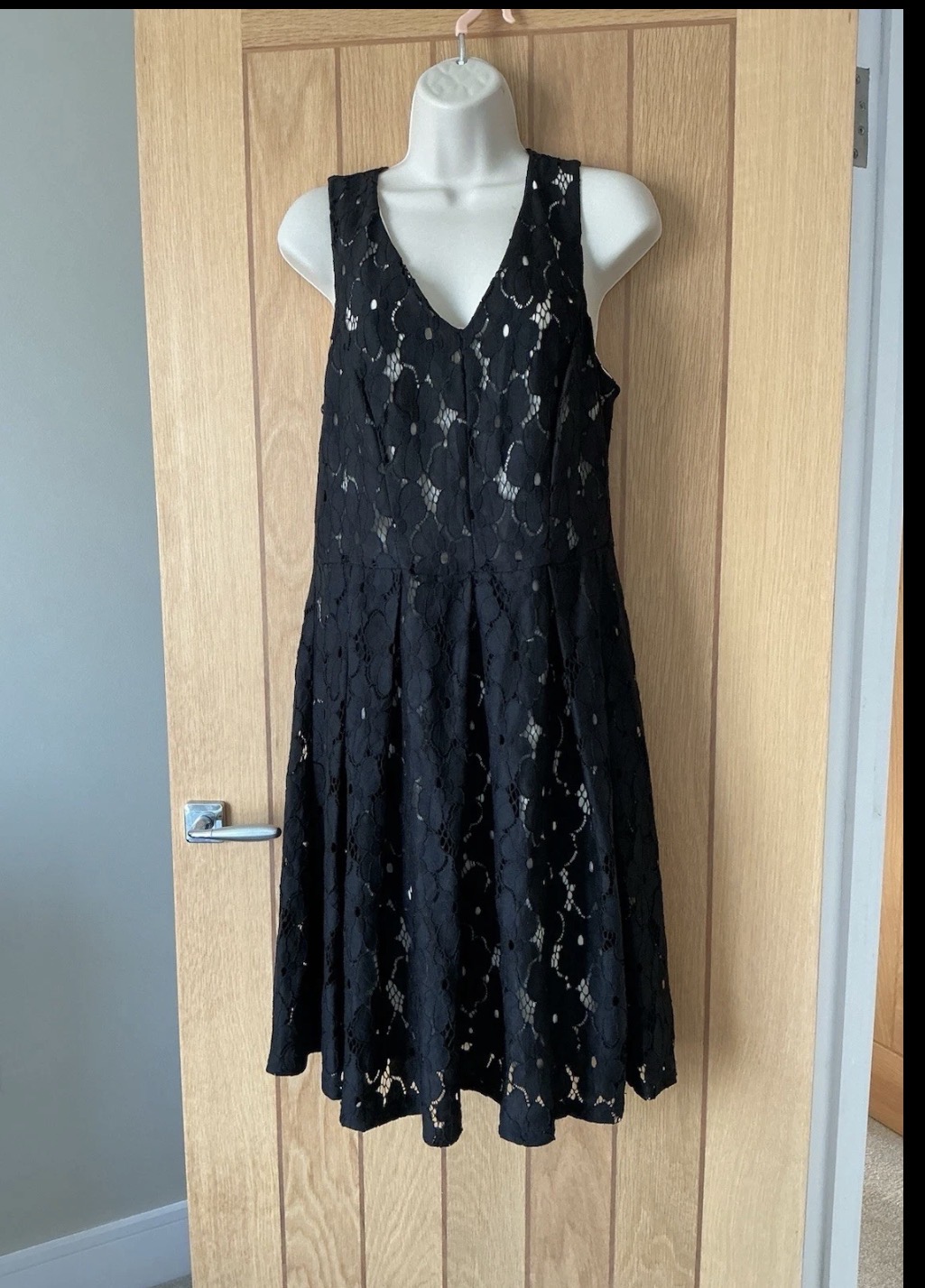 Perfect Black V Neck Sleeveless Lined Lace Look Black Midi Length Dress Size 14