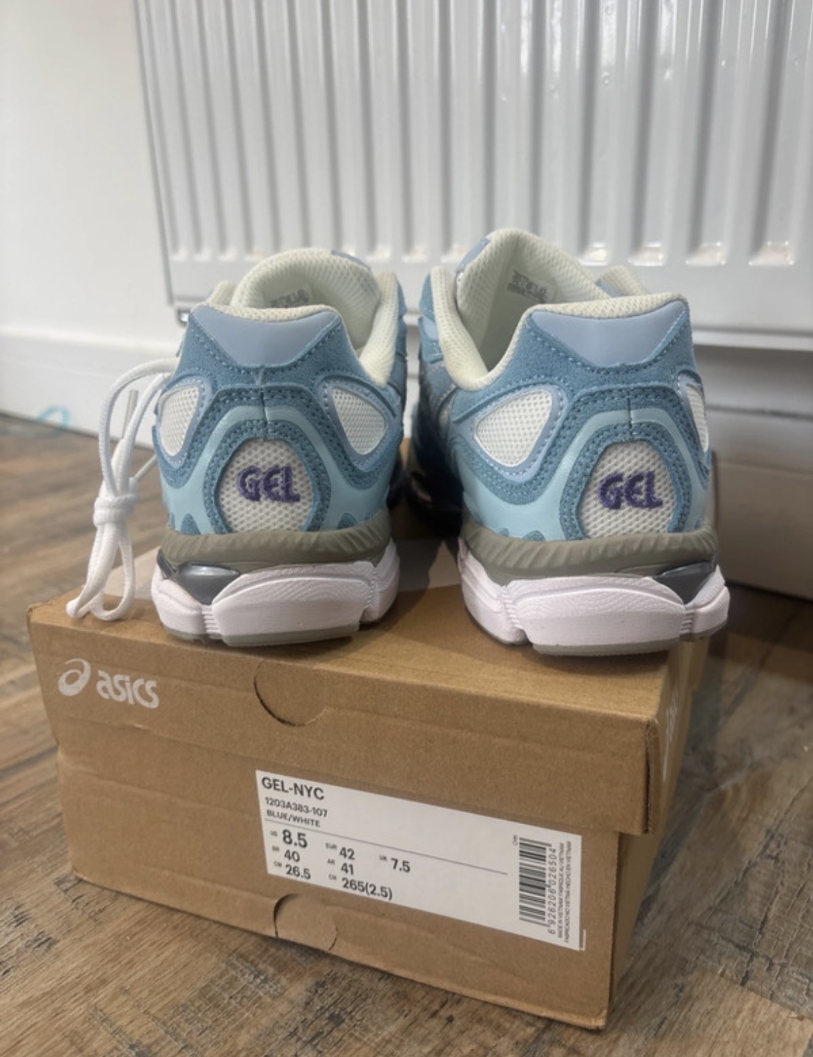 white and blue acics gel