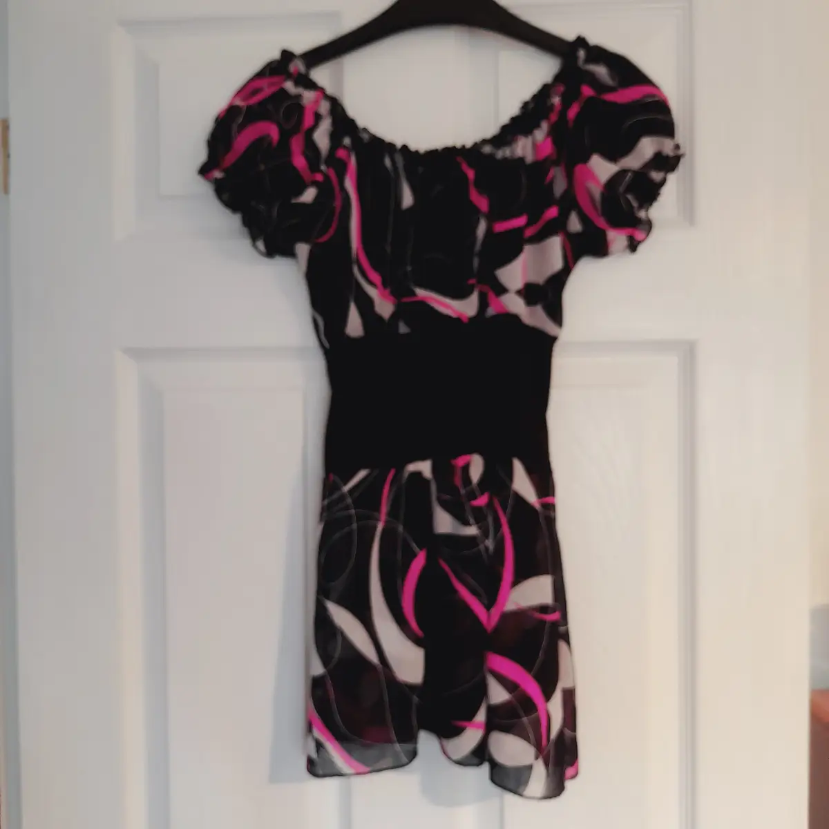 KIAH Vintage lovely pink & black top, short puff sleeves, tie-belt, new, Size UK 10, length 25"