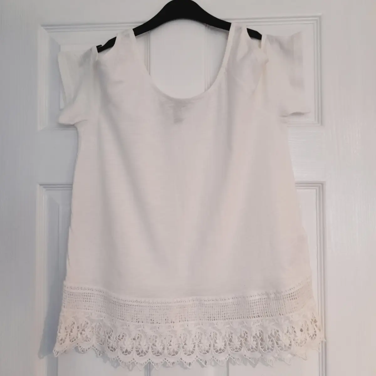 New Look pretty little white broderie anglais cotton top, short-sleeves, new without tags, Size UK 8