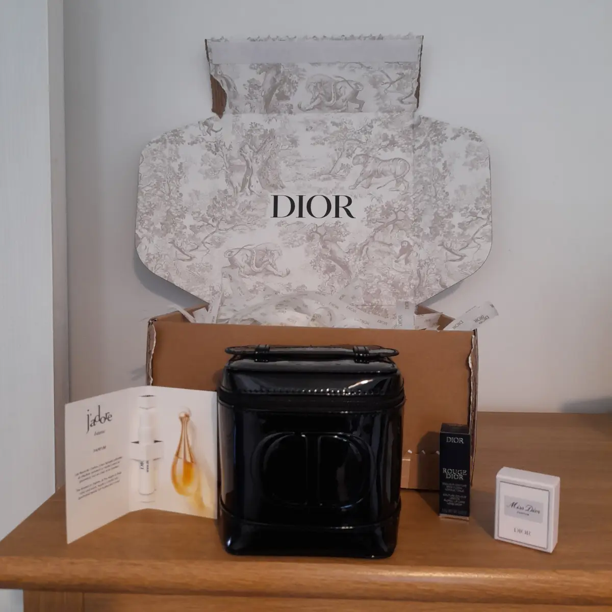 Dior Black Limited Edition Vanity Pouche Inc Mini Miss Dior Parfum Rouge Dior J'adore NEW