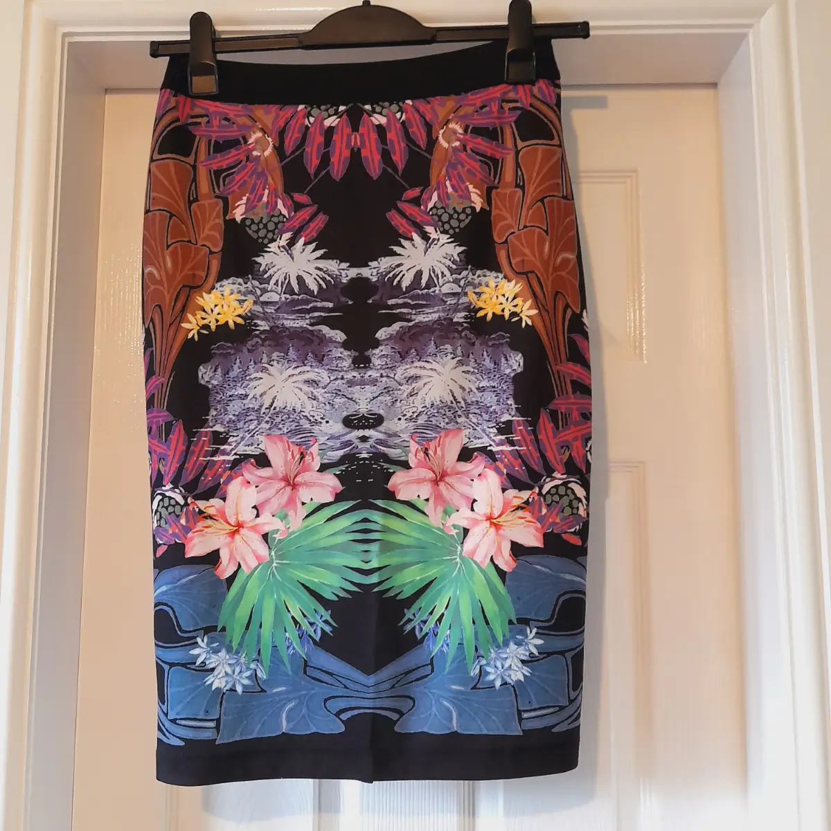 George lovely colourful tropical print stretch skirt, new with tags, Size UK 12 length 26" width 15"