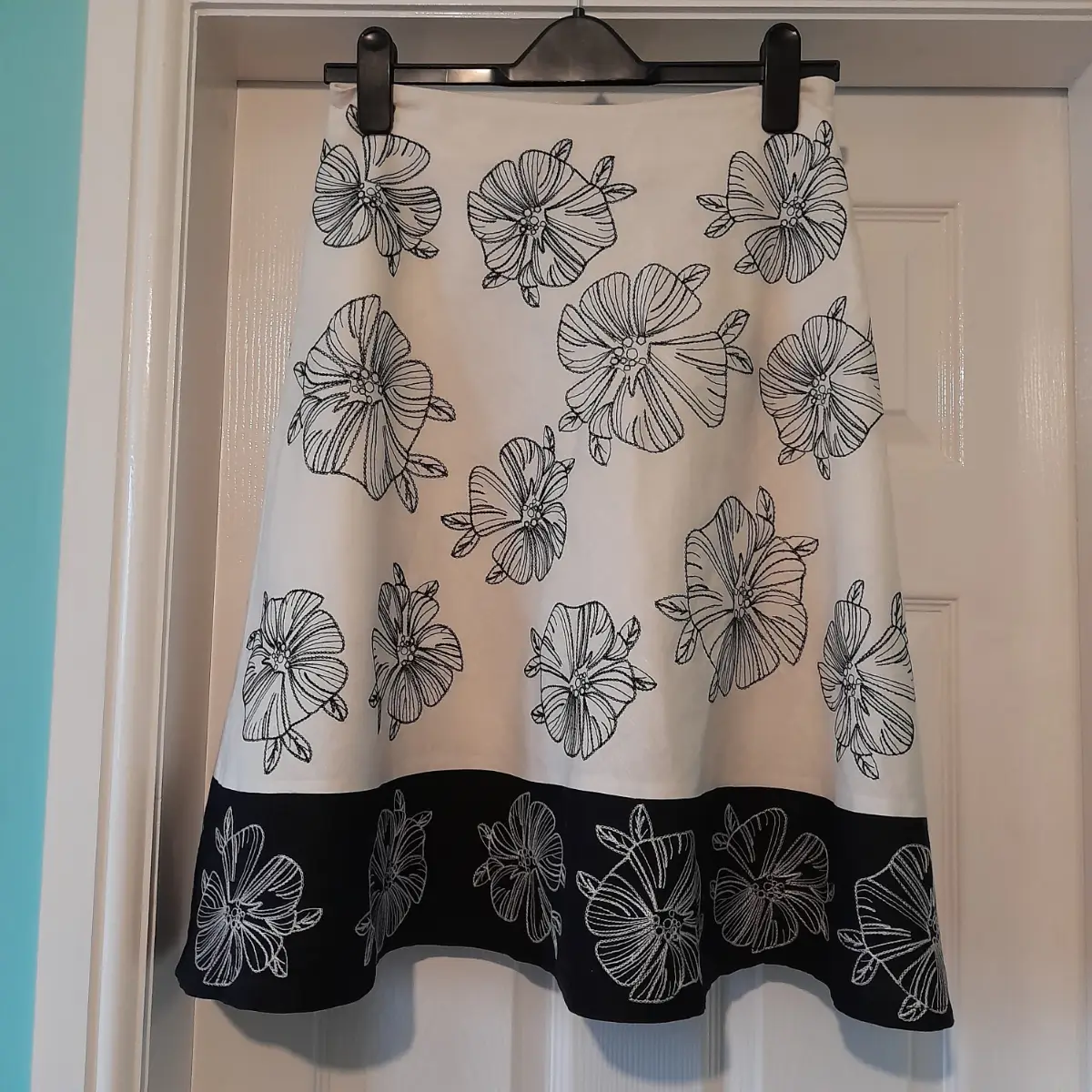 La Redoute La Boutique white & black embroidered linen flared skirt, A-line, lined, Size UK 10 VGC