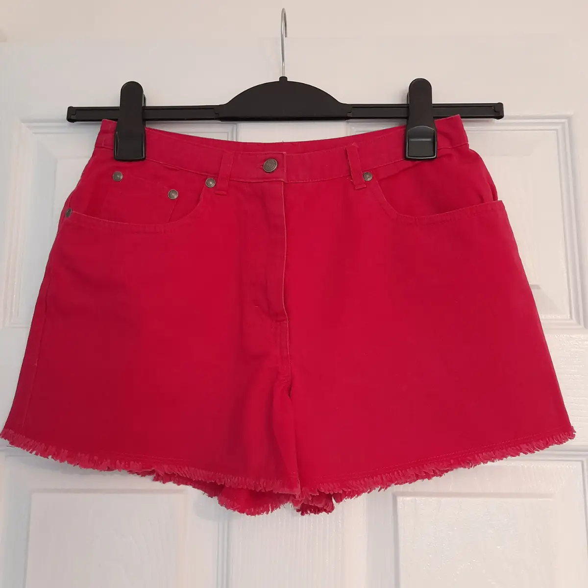Papaya lovely cerise pink cotton shorts, front zip and button fastening, Size UK 8, length 12"