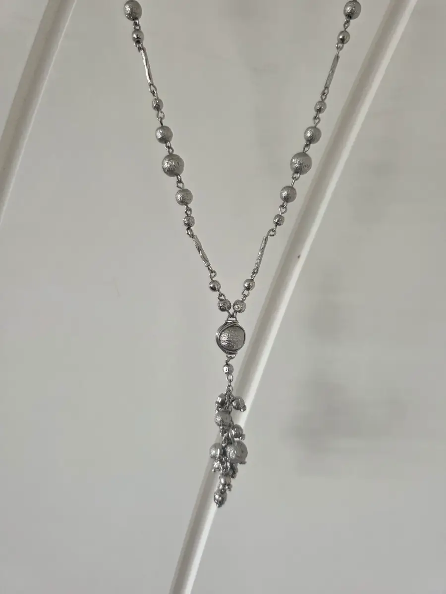 Silver coloured necklace