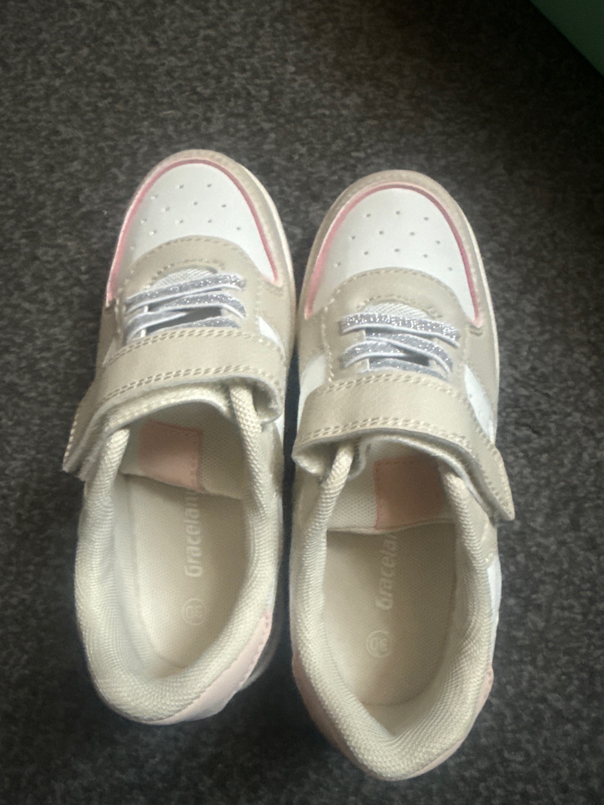 Kid’s shoes n 30