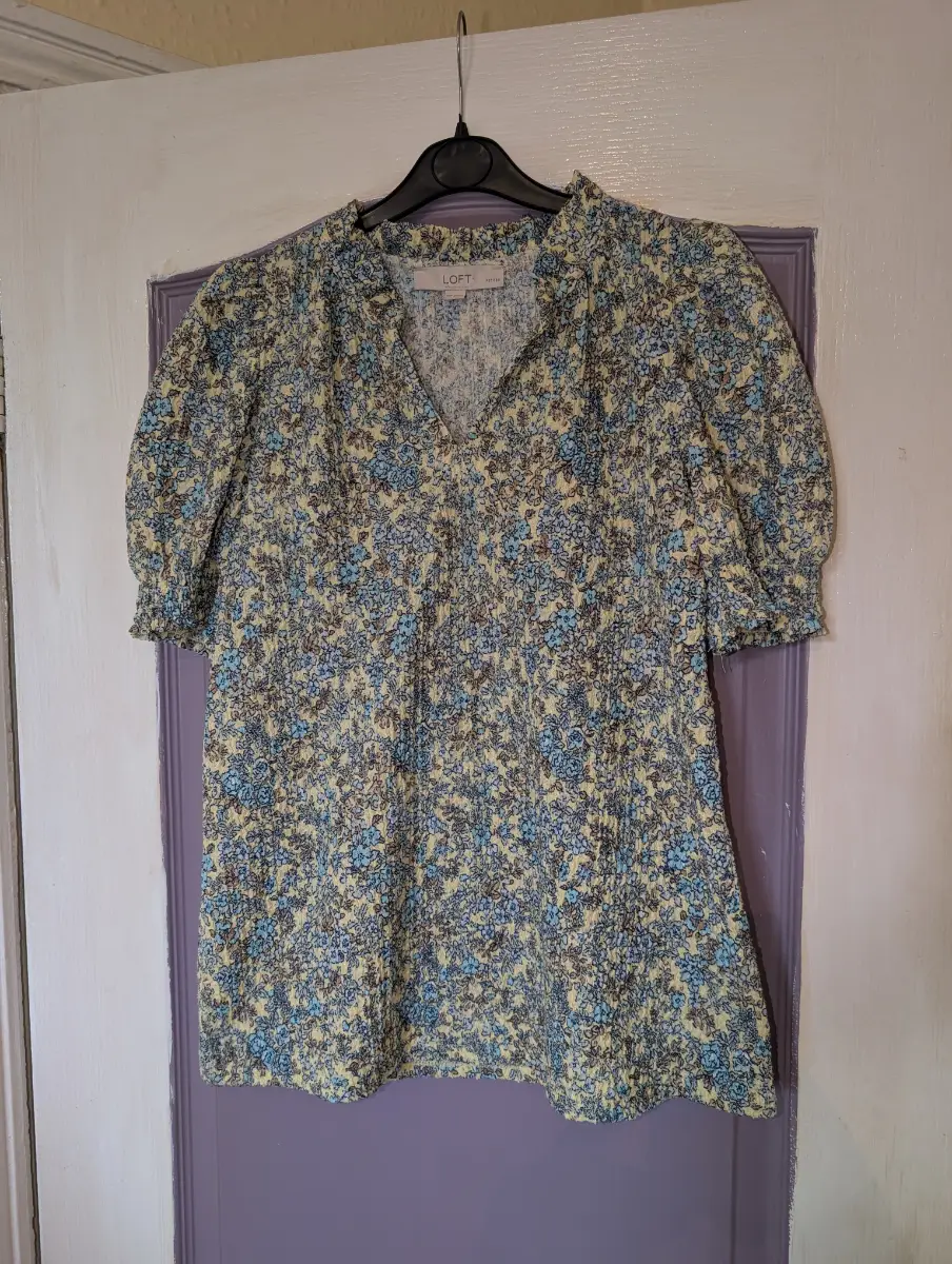 LOFT Petites Floral Puff Sleeve V-Neck Blouse - Size XSP / Extra Small Petite| cottagecore