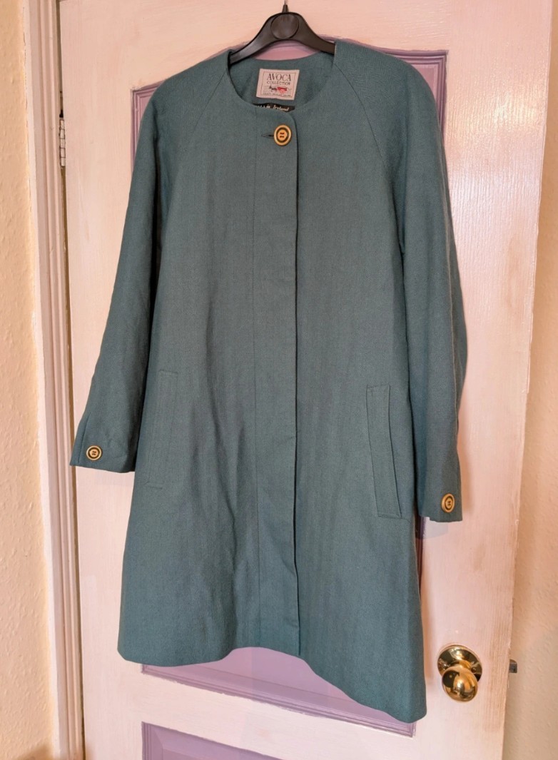 Vintage Avoca collection made in Ireland 100% pure new wool coat size 14