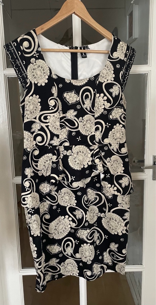 Izabel London Black White Paisley Floral Dress Size 14 Lined Stretch Shift Dress