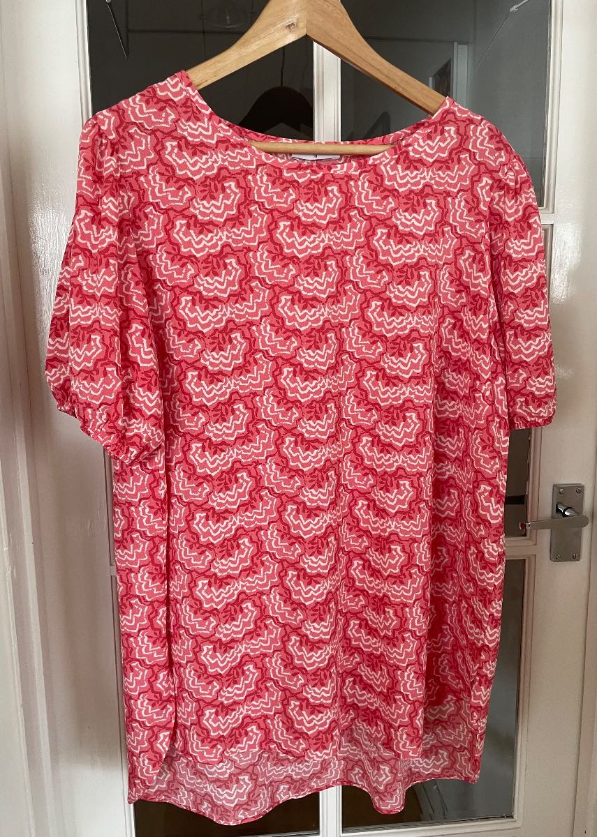 Matalan Pink Printed Puff Sleeve Top Size 18 – Very Good Condition
