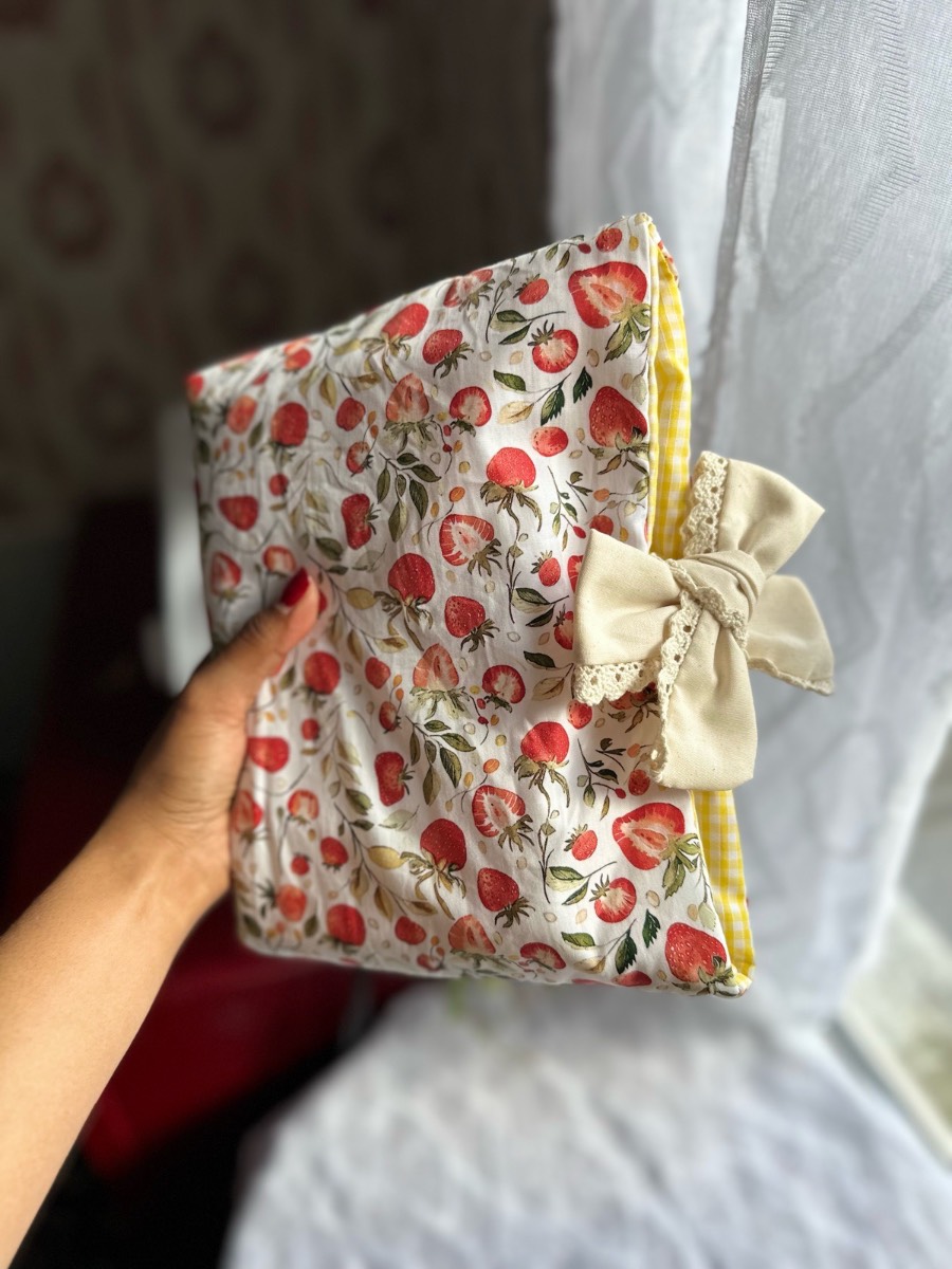 Book Cover/Book Sleeve🍓