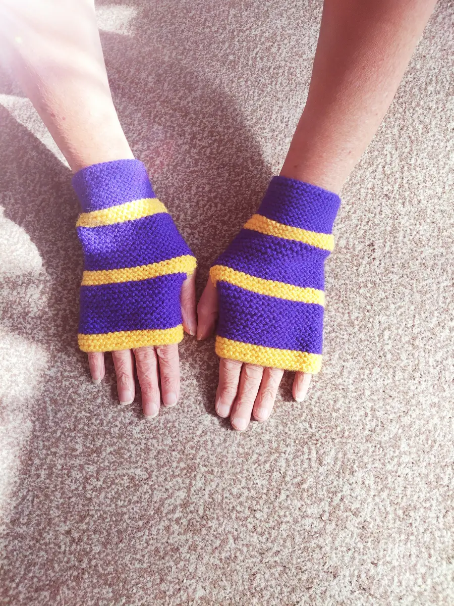 Fingerless gloves / wrist warmers