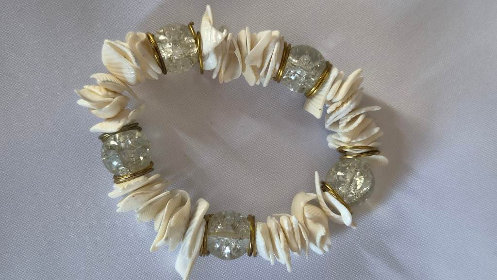 Handmade Shell & Crackle Glass Stretch Bracelet White Beach Boho Style