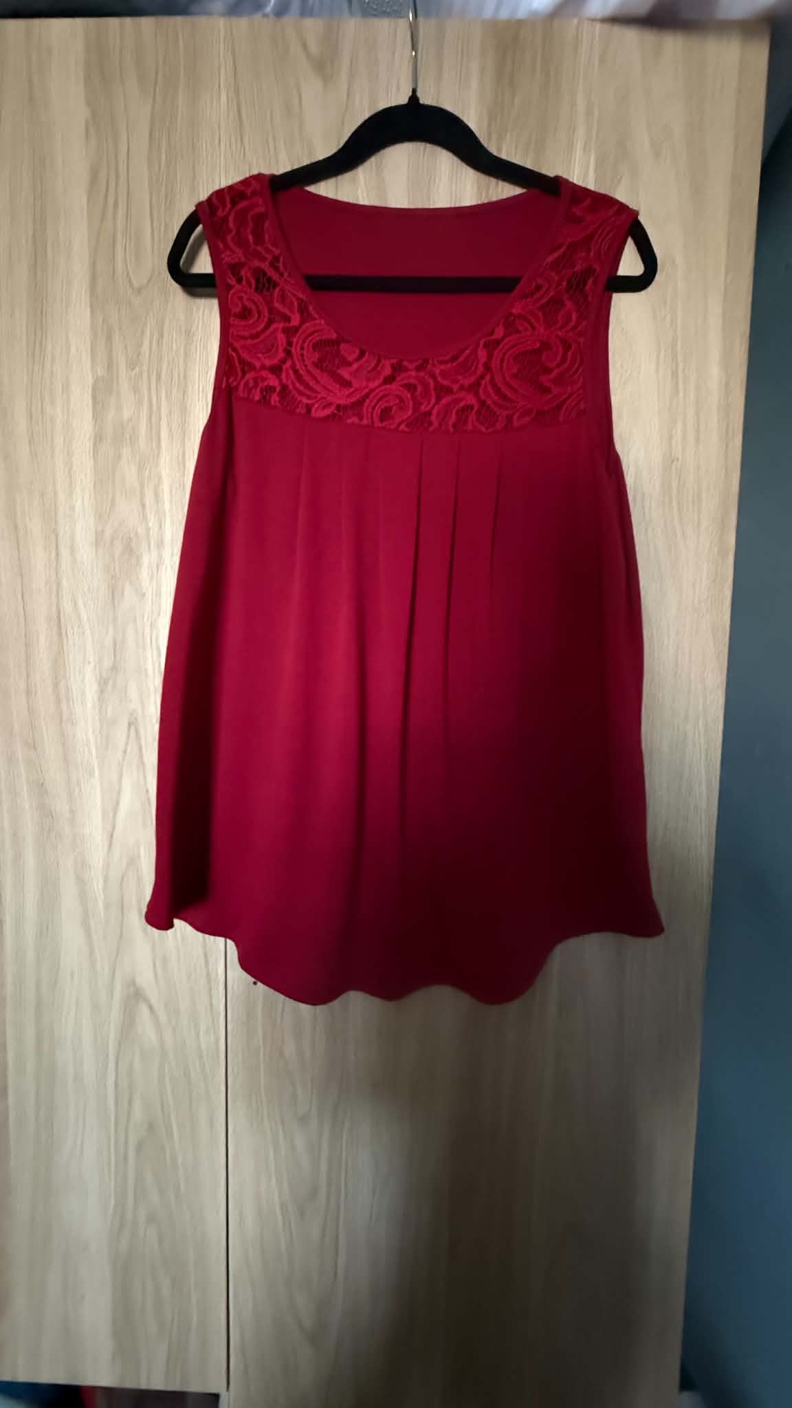 Women’s Dark Red Lace Yoke Sleeveless Top / Pleated Vest