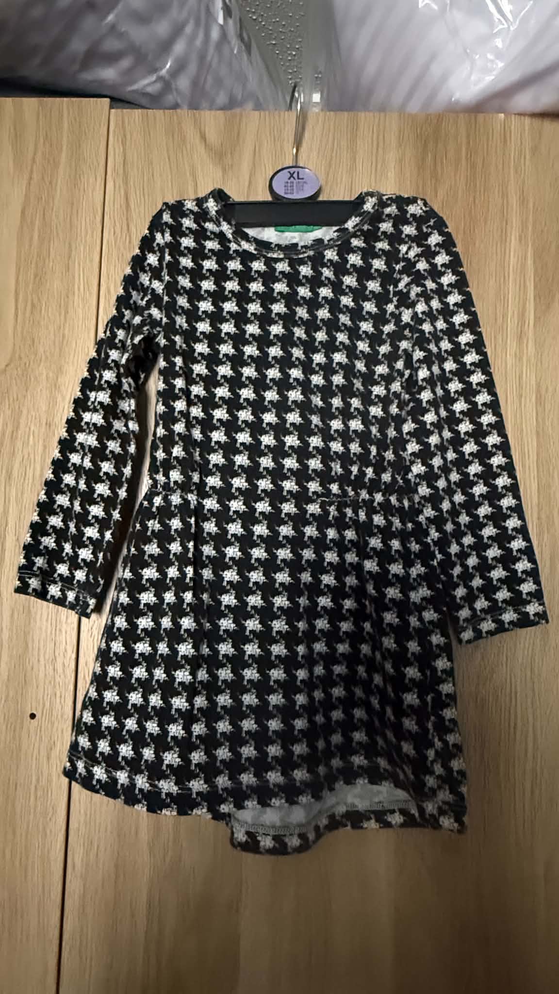 Chic Black & White Houndstooth Long-Sleeve Dress