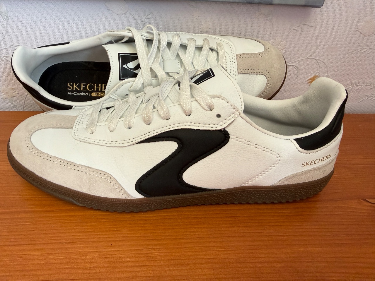 Skechers women’s trainers size 7