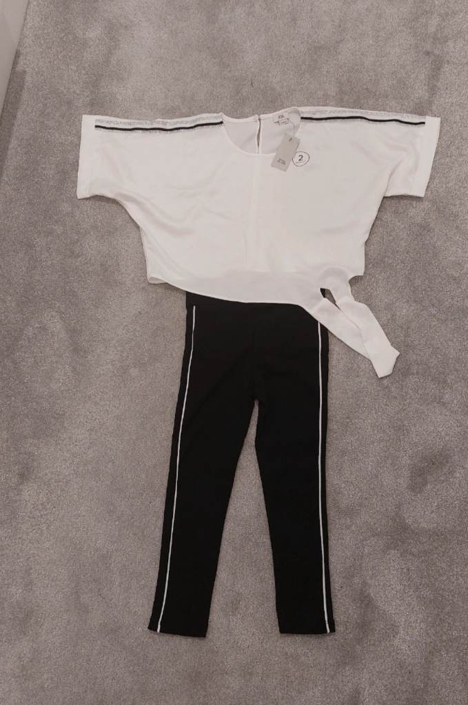 River Island girls size 5-6 years 2 piece set. Brand new with tag