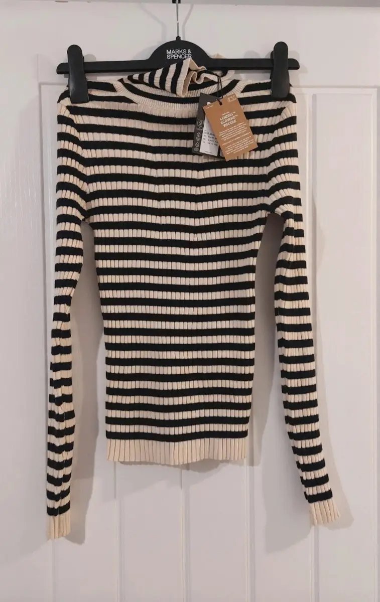 Pieces women large Size top. Brand new with tag