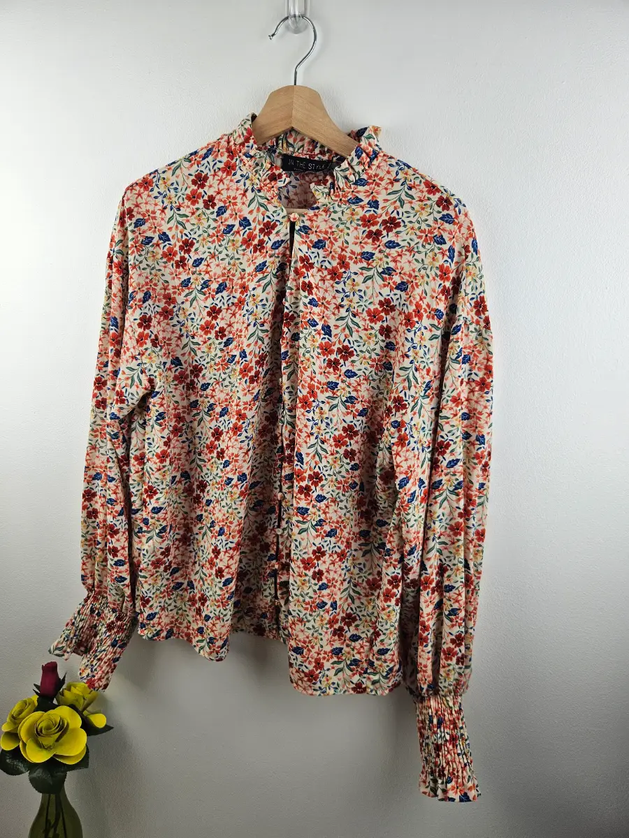 In The Style floral blouse high ruffled neck smocked cuff Flowers Size 10 Summer