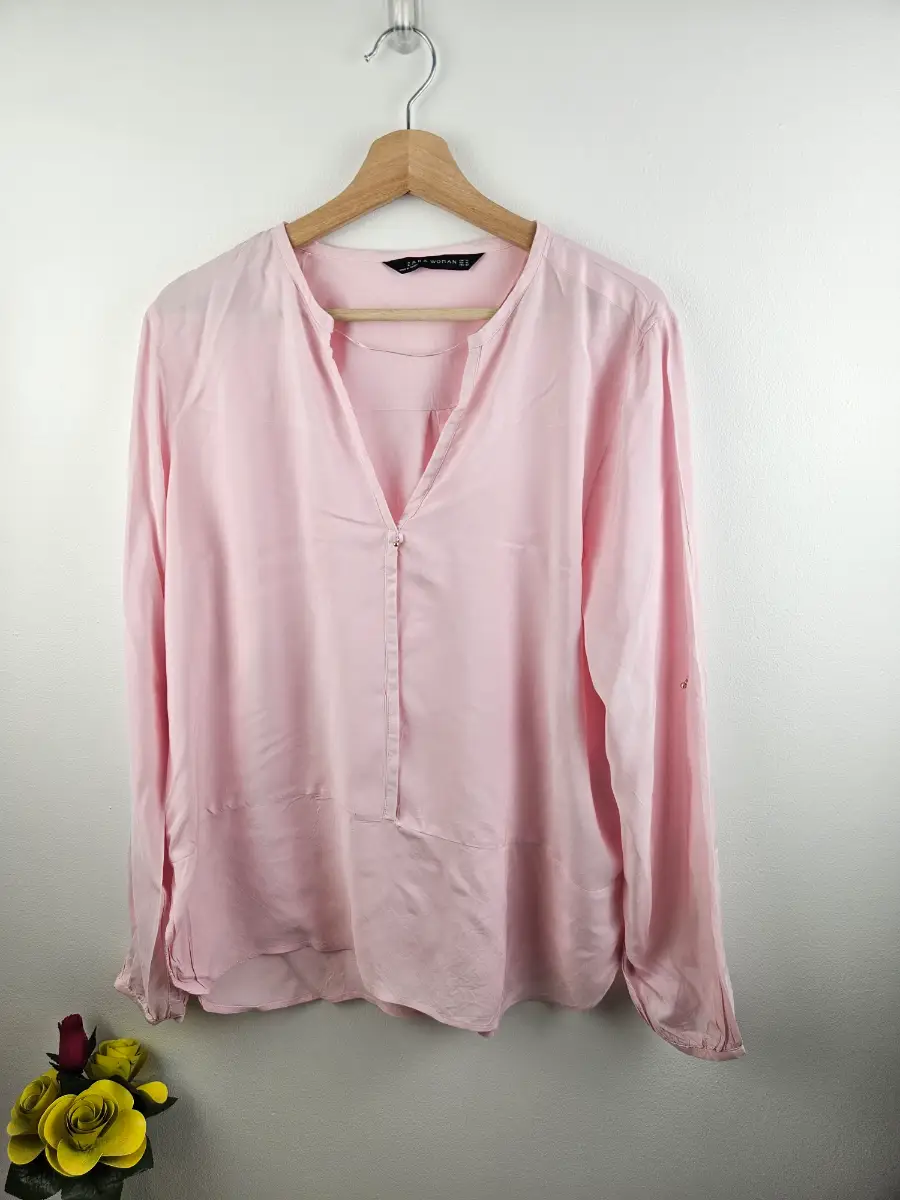 Zara Woman blouse light pink V-neckline and button details Lightweight Size Xl