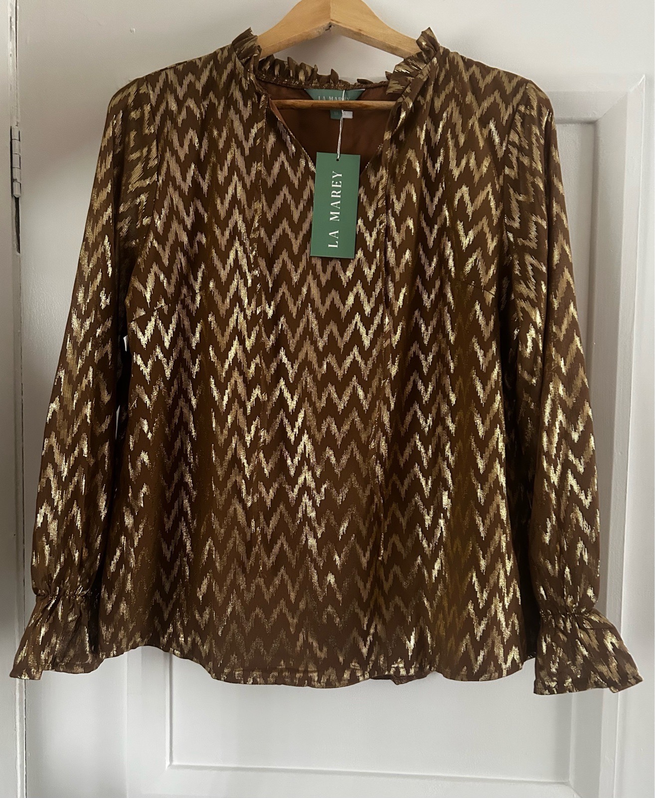 BNWT LA MAREY Brown with Gold Foil Chevron Wave Blouse Size M (UK 12-14) B2