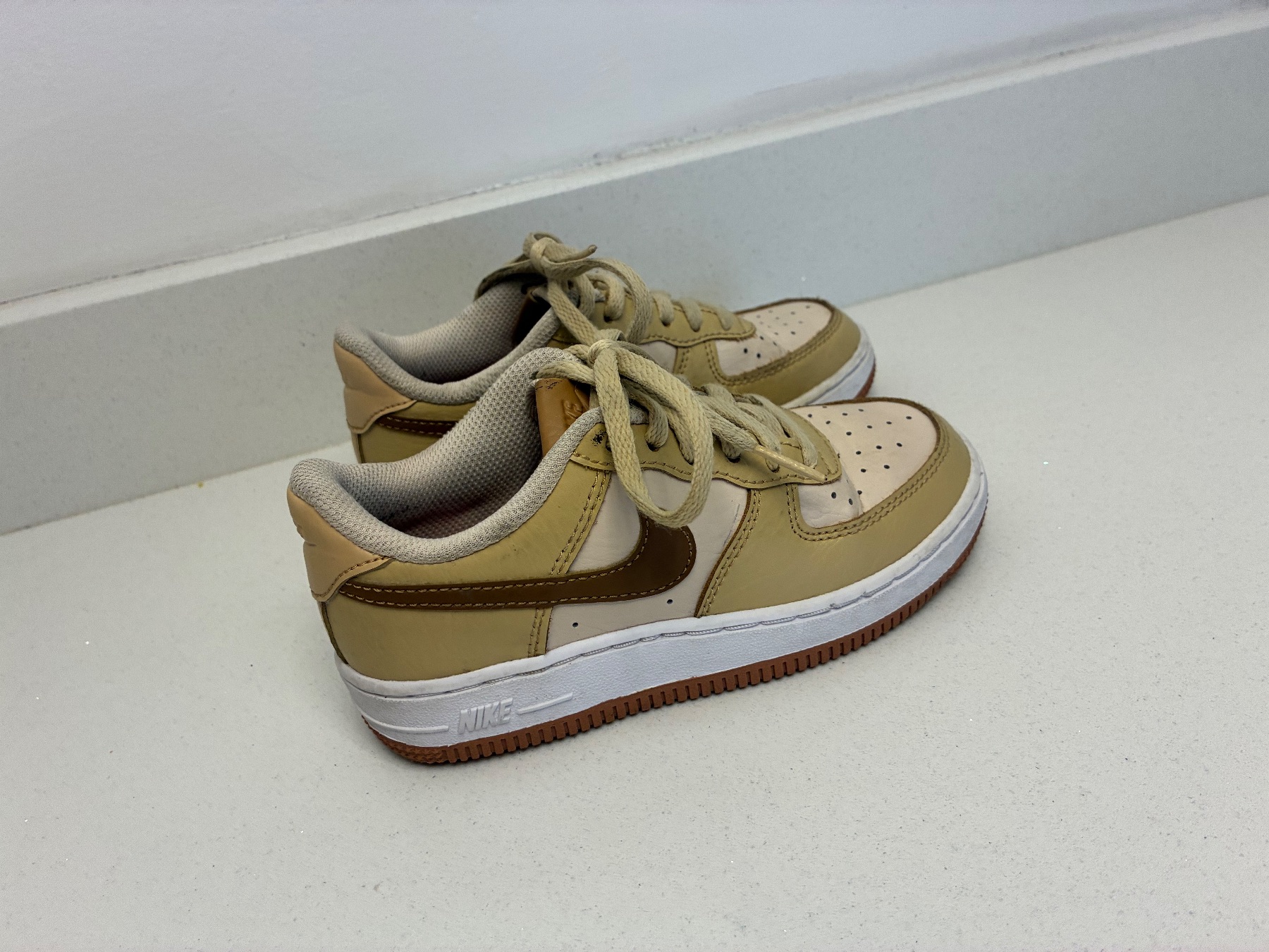 Nike Air Force 1 Low Shoes Boys Size 11.5 Beige Brown Casual Sneakers DQ5974-200