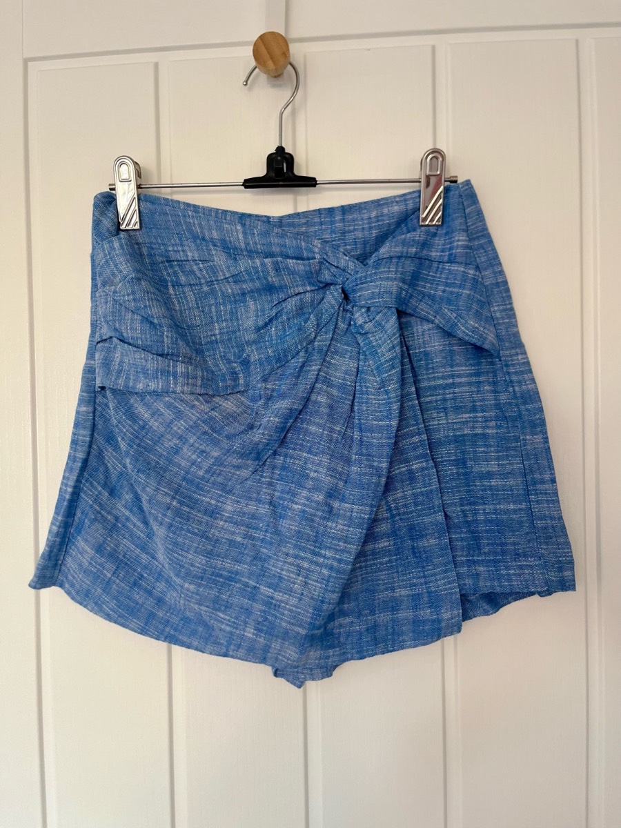 Lightweight light blue linen blend skorts- size 8