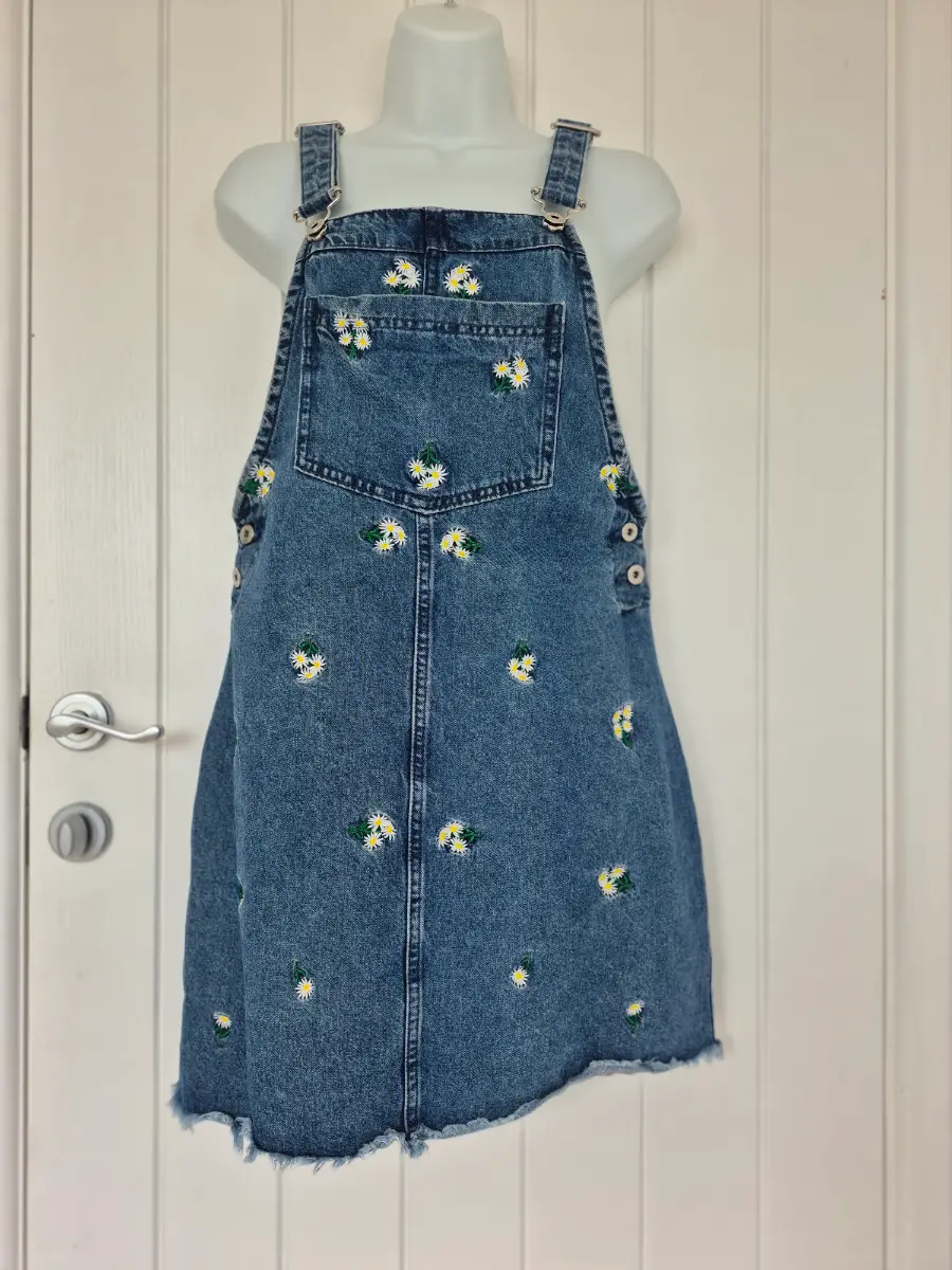 H&M denim mini dress embroidered daisy flowers size 12