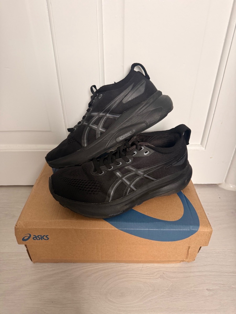 ASICS GEL-Kayano 31 Platinum unisex Running Trainers Black UK 6 EU 40