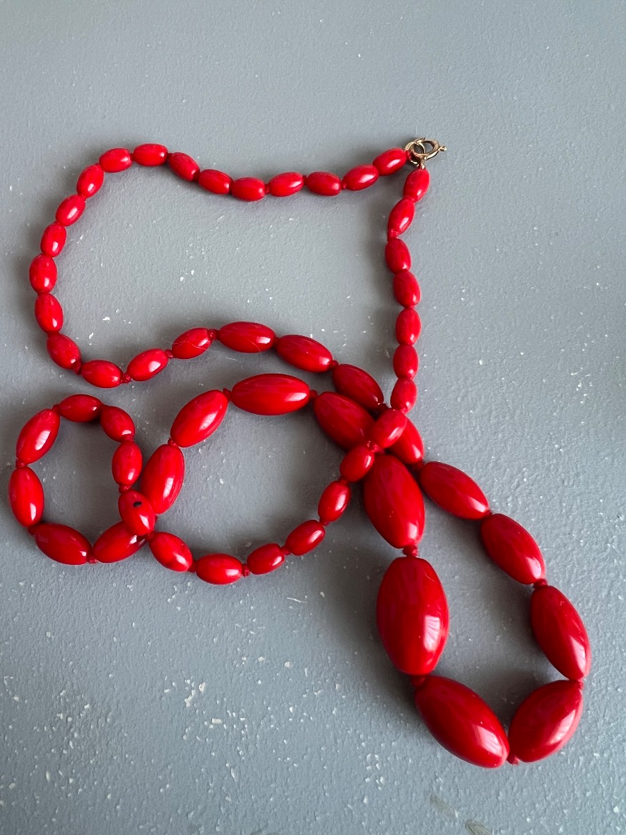 vintage red beaded necklace